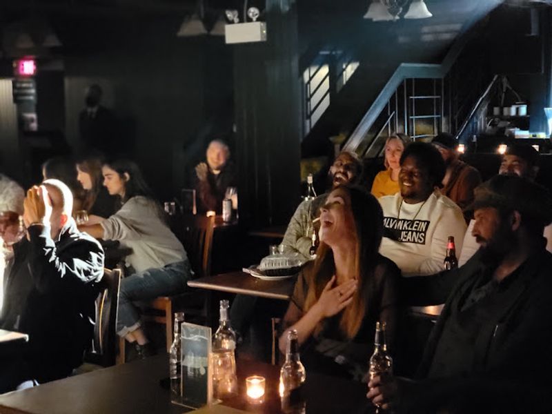 LAUGH LOUNGE Interior